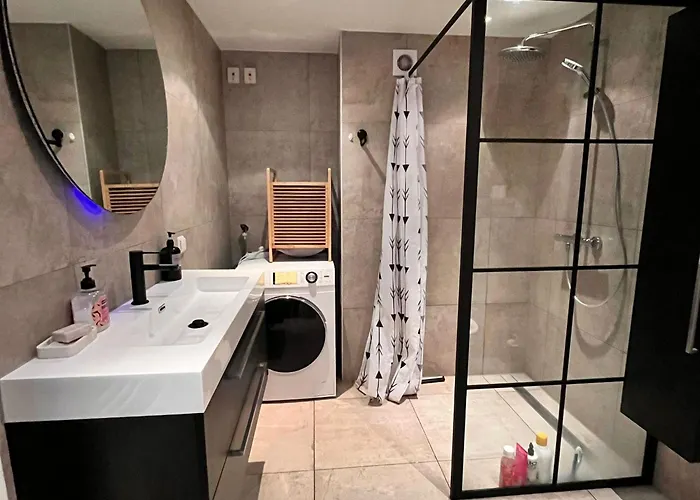 아파트 Lovely And Spacious In 퓨머랜드